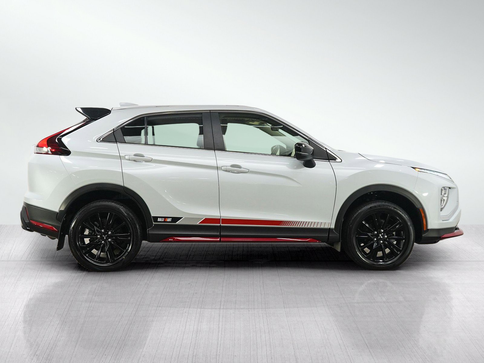 Used 2023 Mitsubishi Eclipse Cross LE AWD/4WD image 6