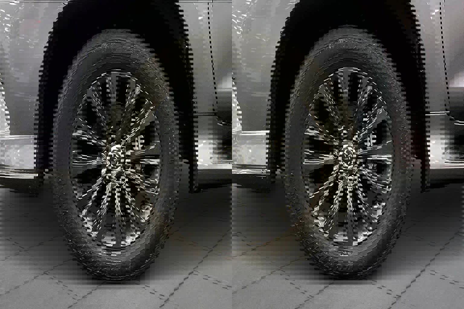 Used 2021 Lexus GX 460 Premium w/ Accessory Package image 11