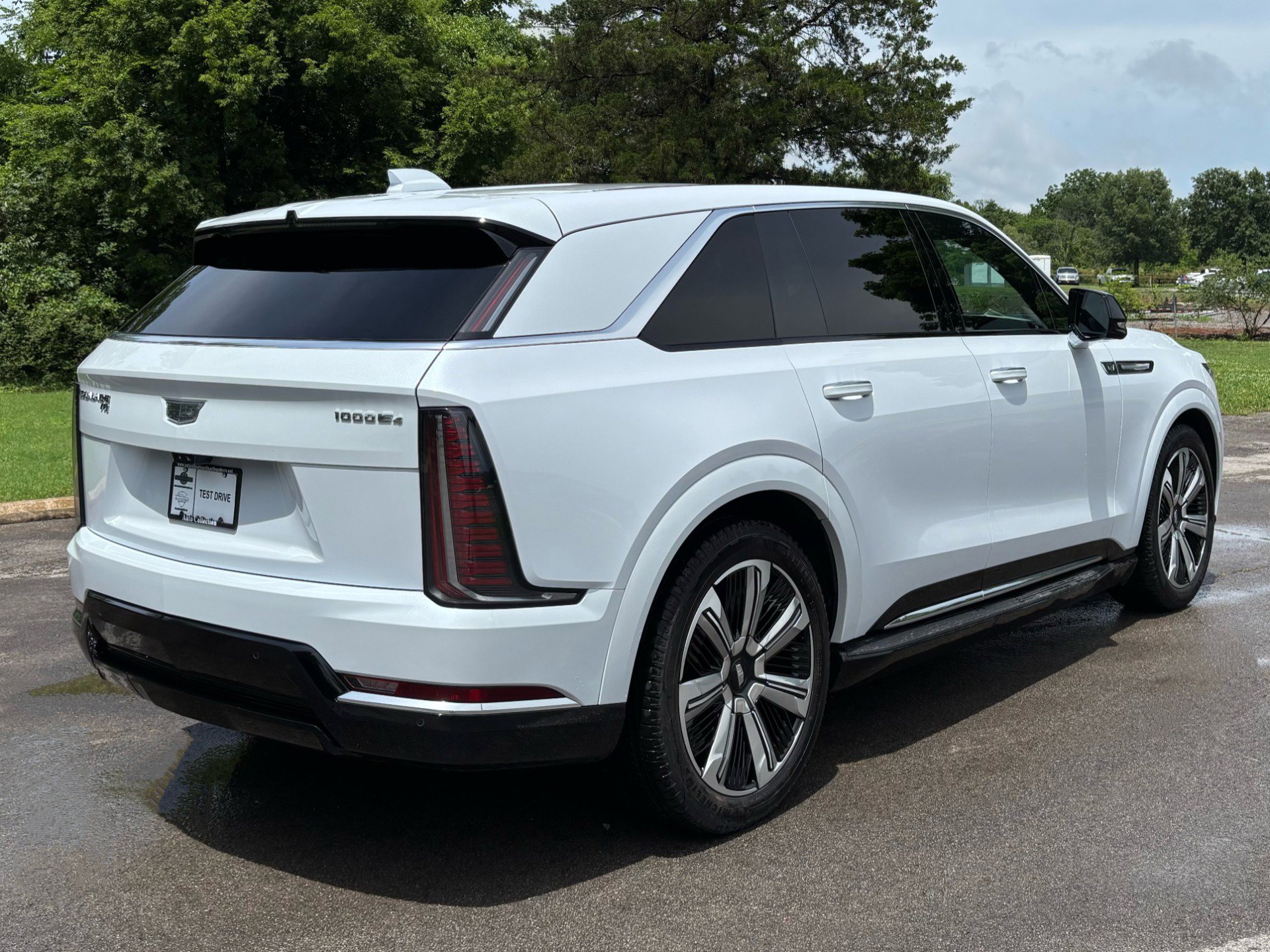 Used 2026 Cadillac Escalade IQ Luxury 2 AWD/4WD image 3