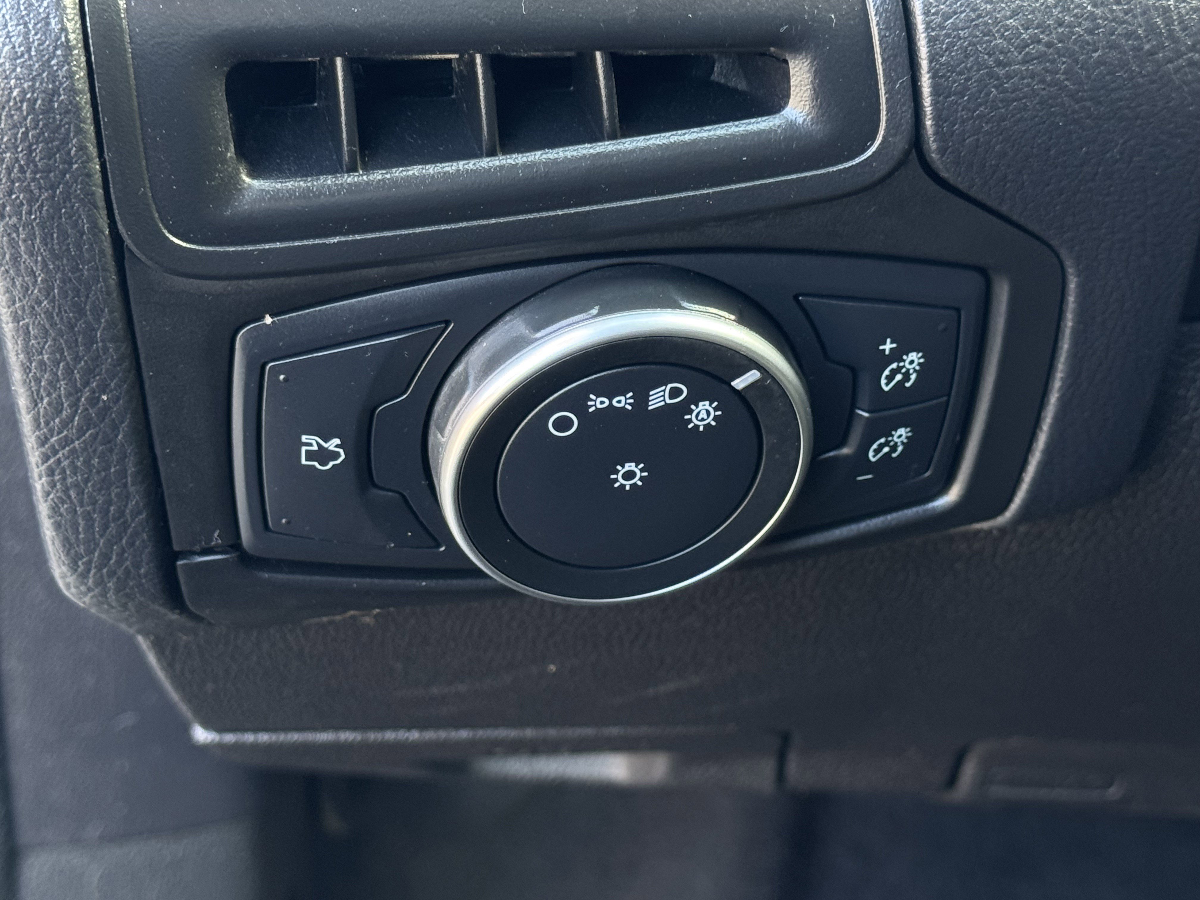 Used 2018 Ford Focus SE image 21