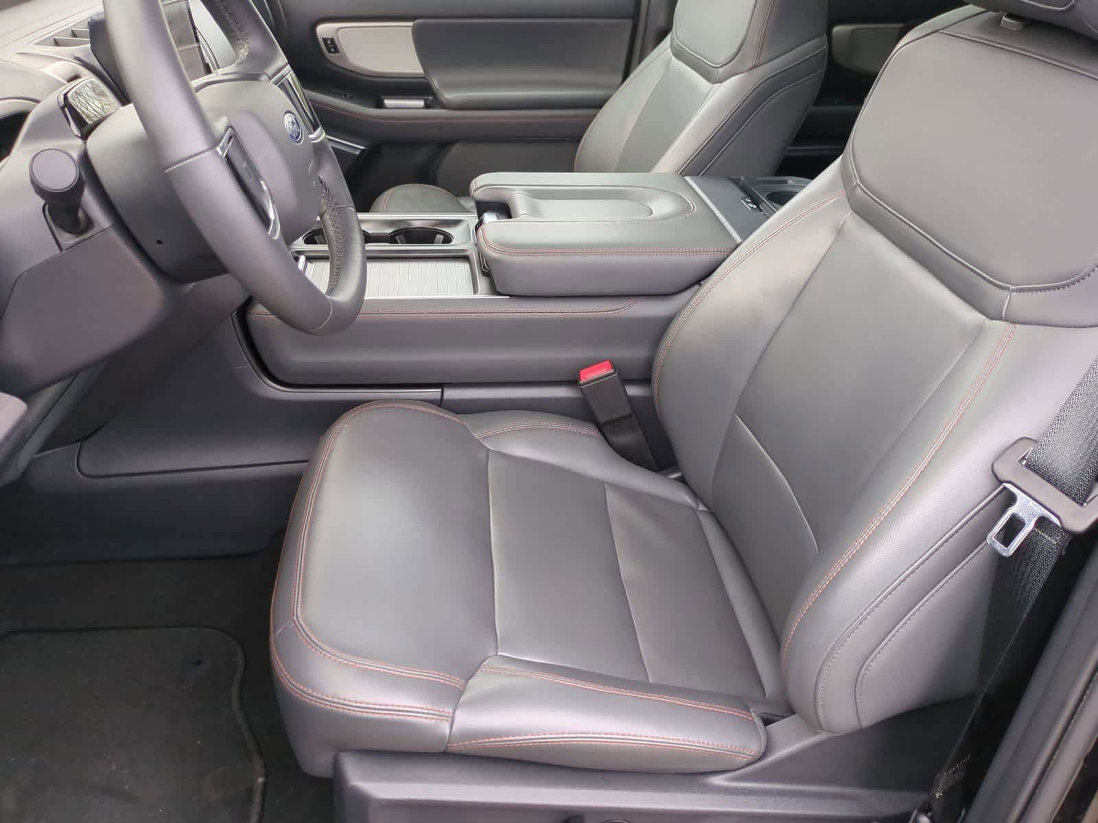Used 2025 Ford Expedition Active AWD/4WD image 16