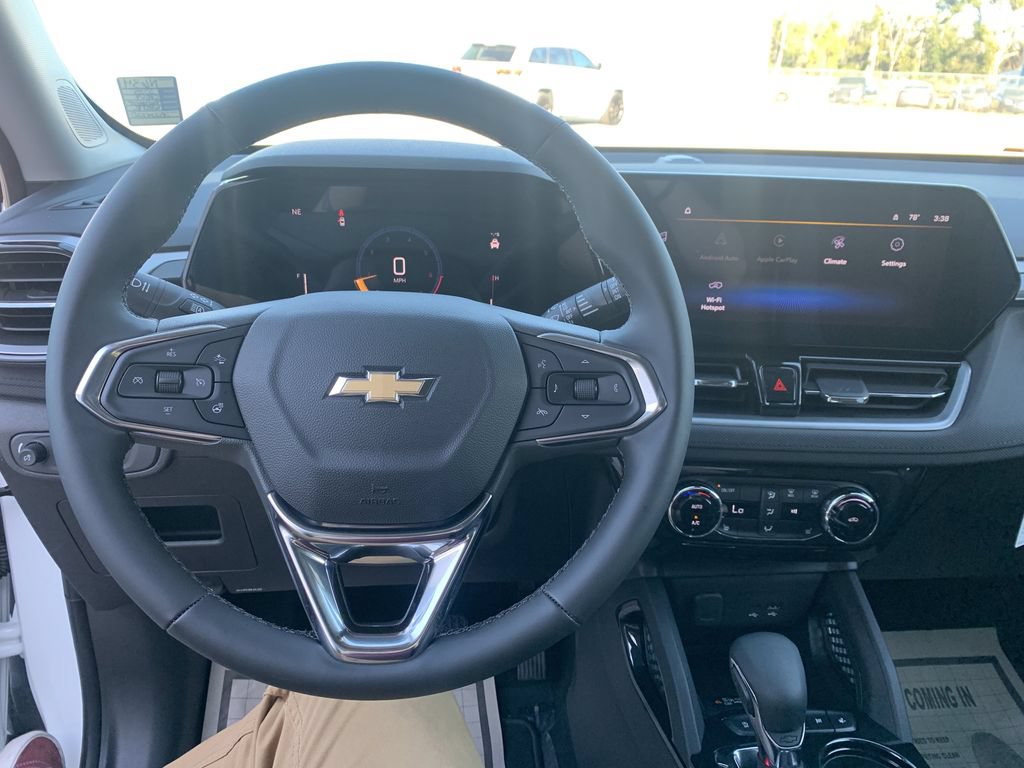 New 2025 Chevrolet TrailBlazer LT w/ Convenience Package FWD image 17