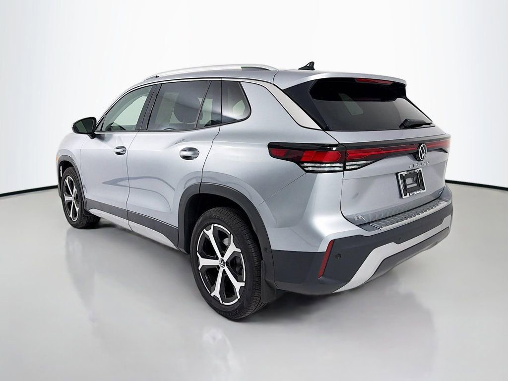 Used 2025 Volkswagen Tiguan SE image 5