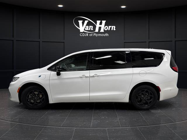 Used 2024 Chrysler Pacifica Select image 12