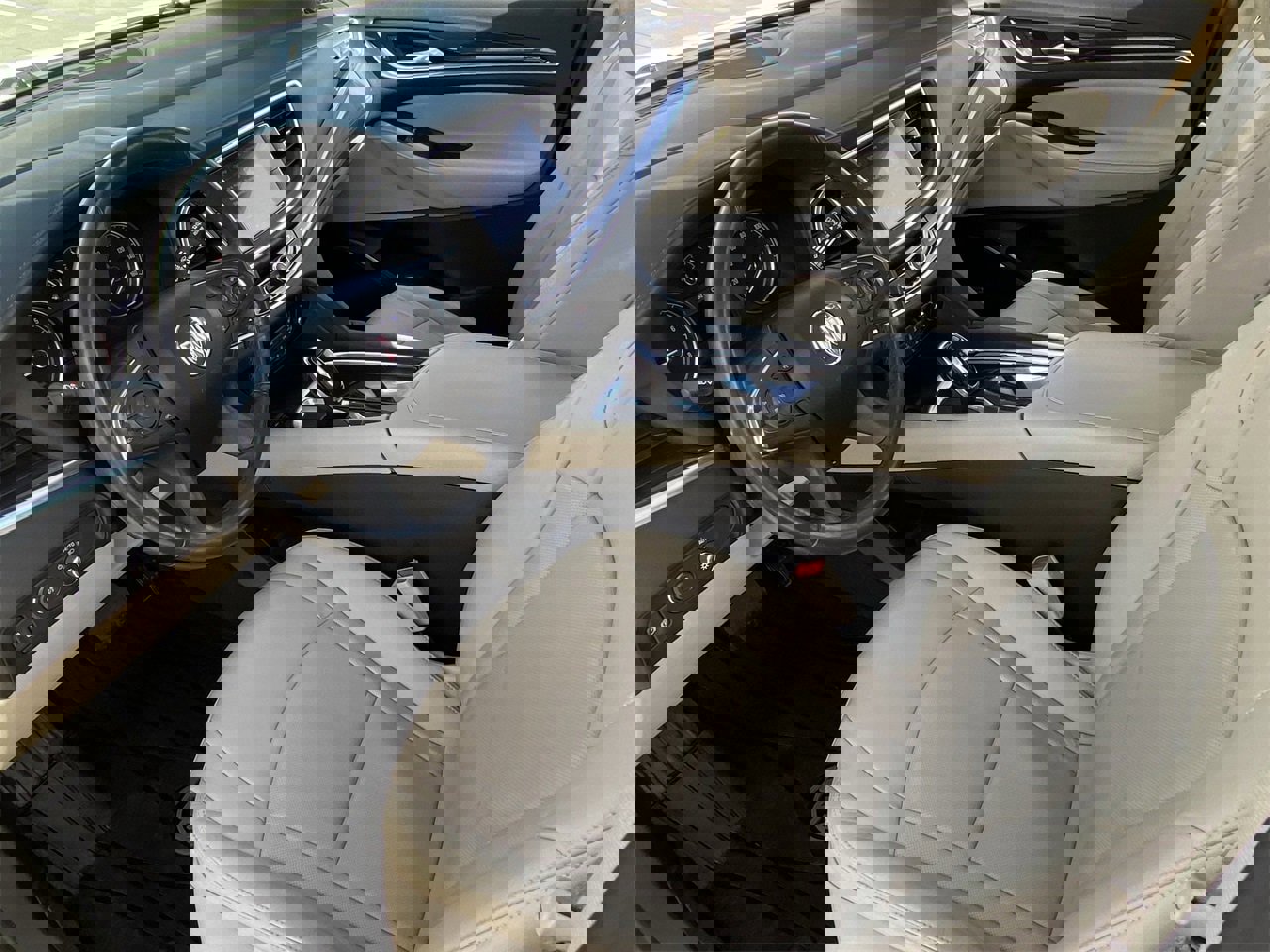 Used 2020 Buick Enclave Essence w/ Sound and Sites Package image 18