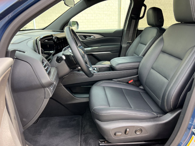 Used 2026 Chevrolet Traverse LT AWD/4WD image 3