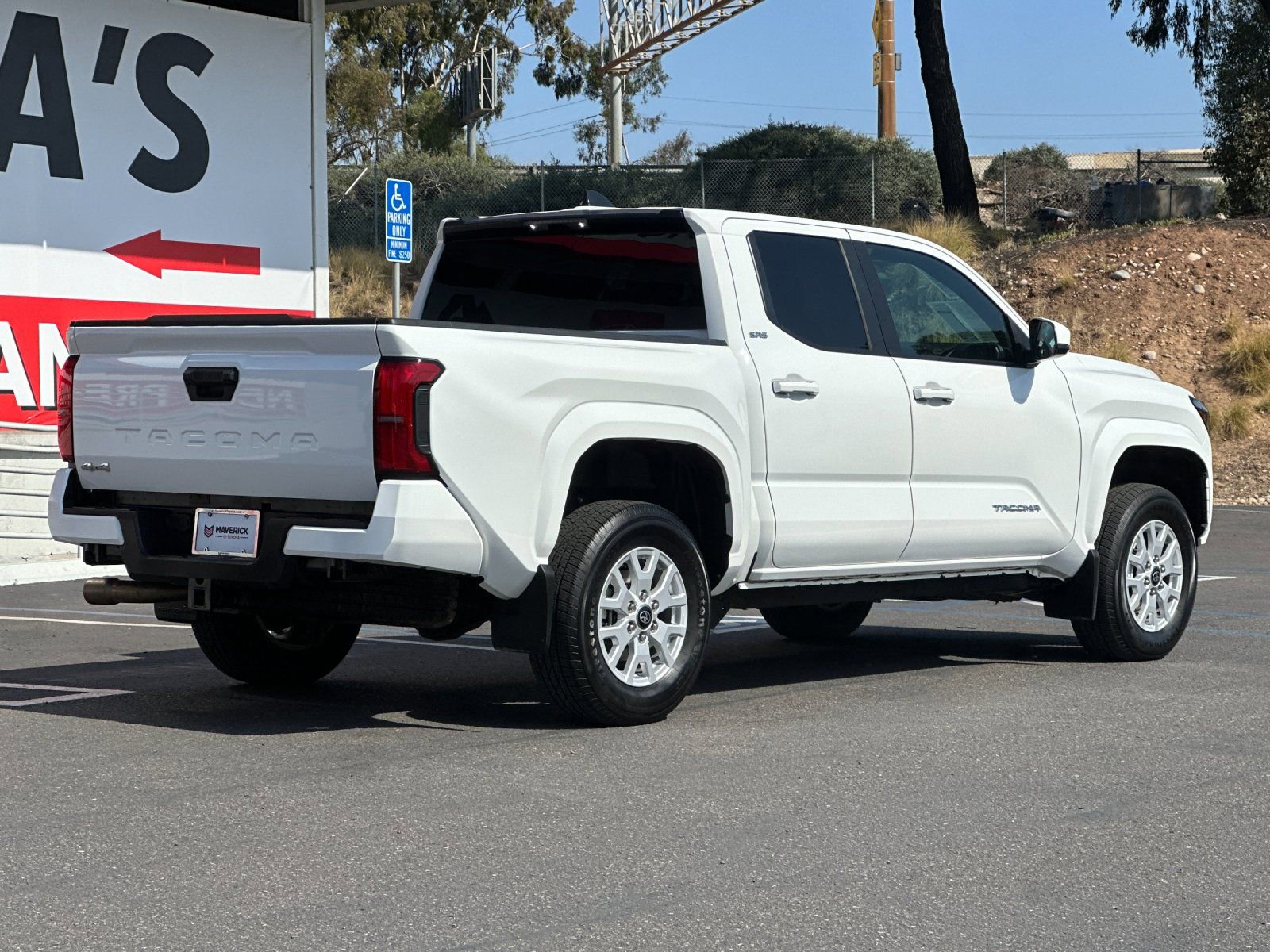 Used 2025 Toyota Tacoma SR5 AWD/4WD image 5