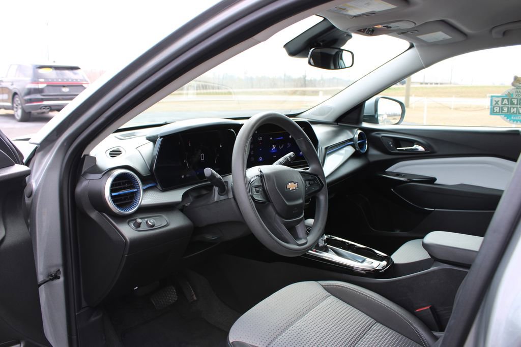 Used 2025 Chevrolet Trax LT image 19