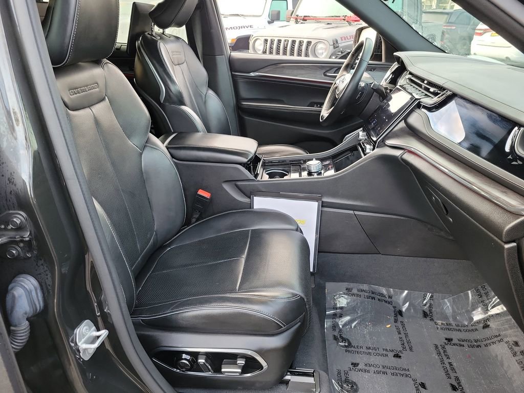 Used 2023 Jeep Grand Cherokee Overland w/ Advanced Protech Group III image 19