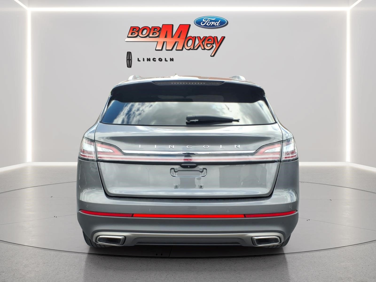 Used 2023 Lincoln Nautilus Reserve w/ Cargo Utility Package AWD/4WD image 5