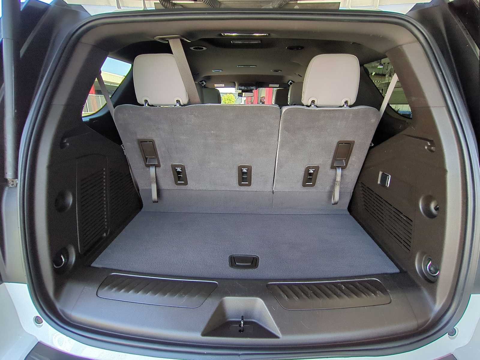 Used 2024 Chevrolet Tahoe LT RWD image 24