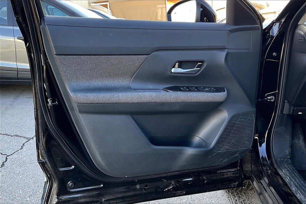 Used 2025 Nissan Kicks SV image 20