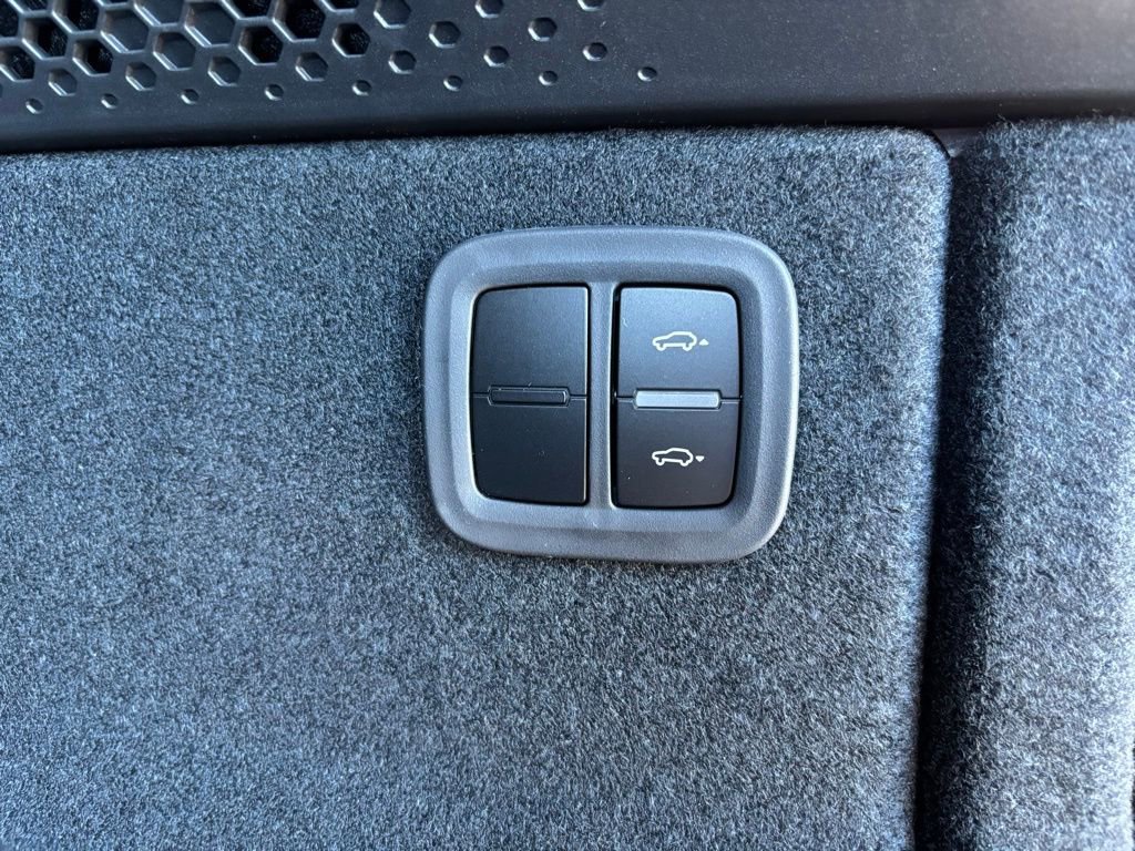 New 2026 Porsche Macan 4 Electric image 14