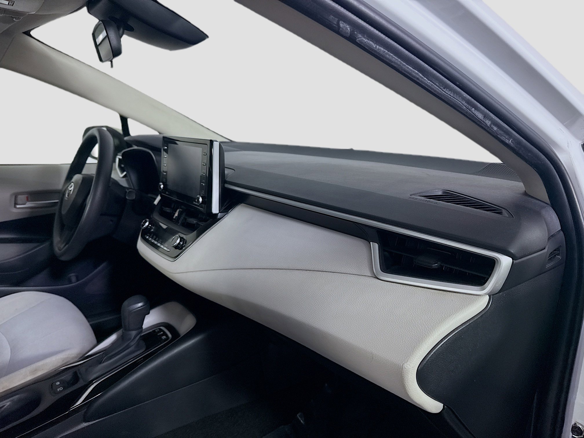 Used 2021 Toyota Corolla LE image 30