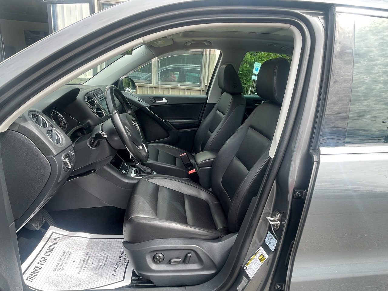 Used 2016 Volkswagen Tiguan SE image 11