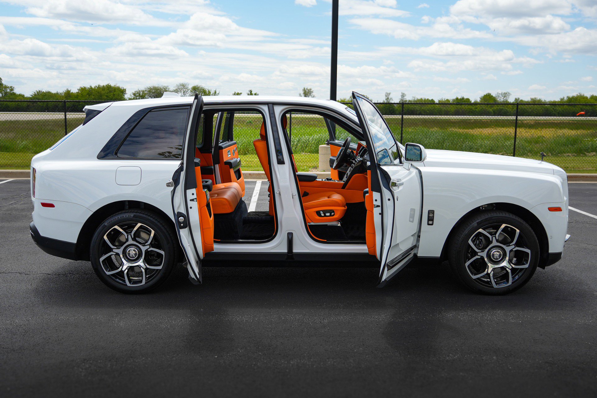 Used 2023 Rolls-Royce Cullinan Black Badge AWD/4WD image 32