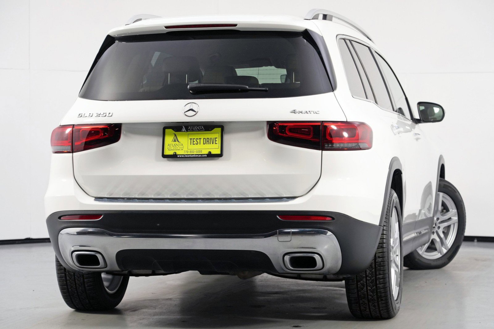 Used 2020 Mercedes-Benz GLB 250 4MATIC w/ Premium Package image 4