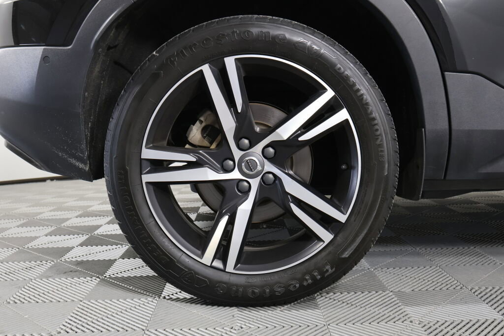 Used 2022 Volvo XC40 T5 R-Design image 7