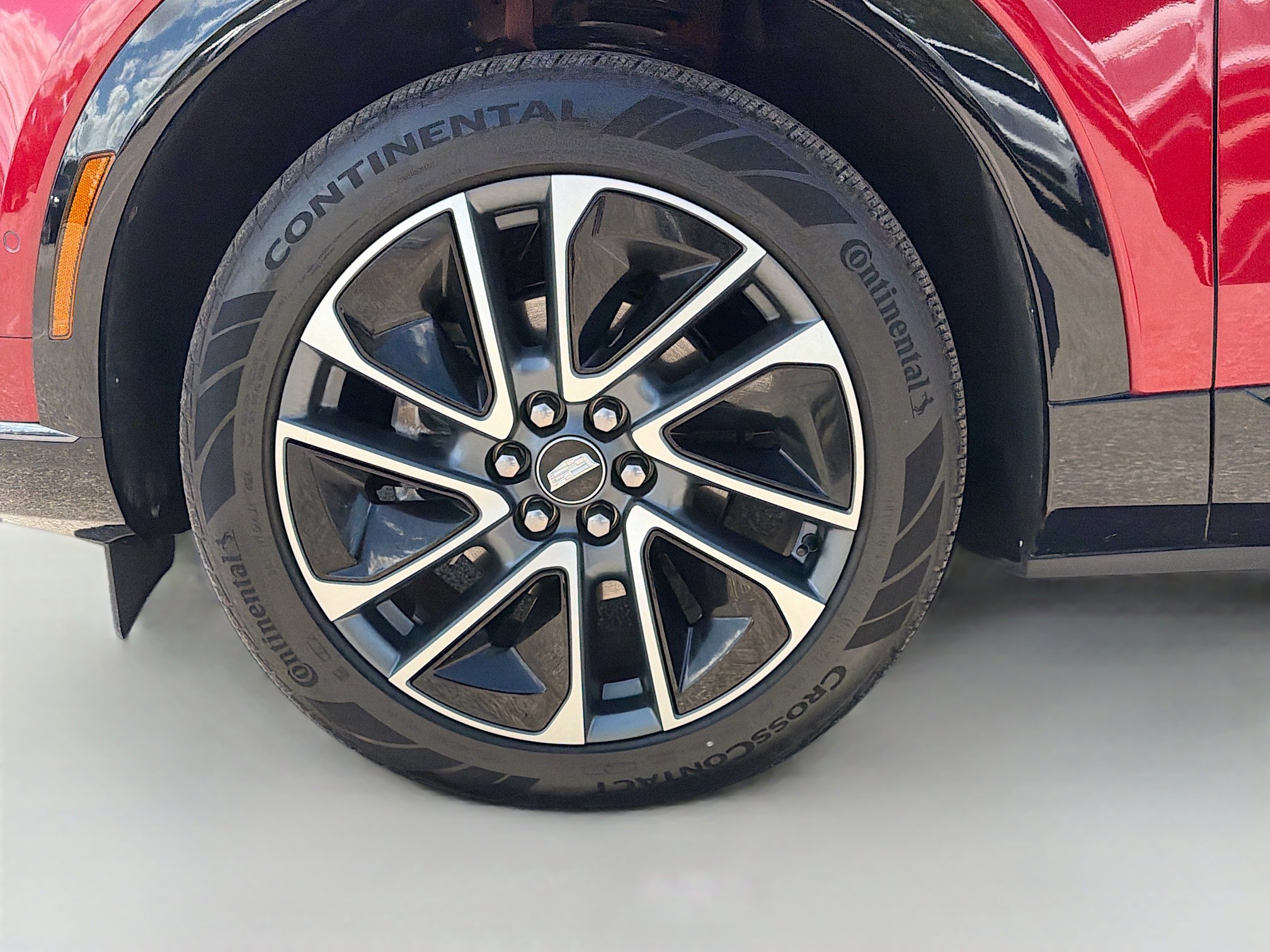 Used 2025 Cadillac Optiq Sport 1 image 41