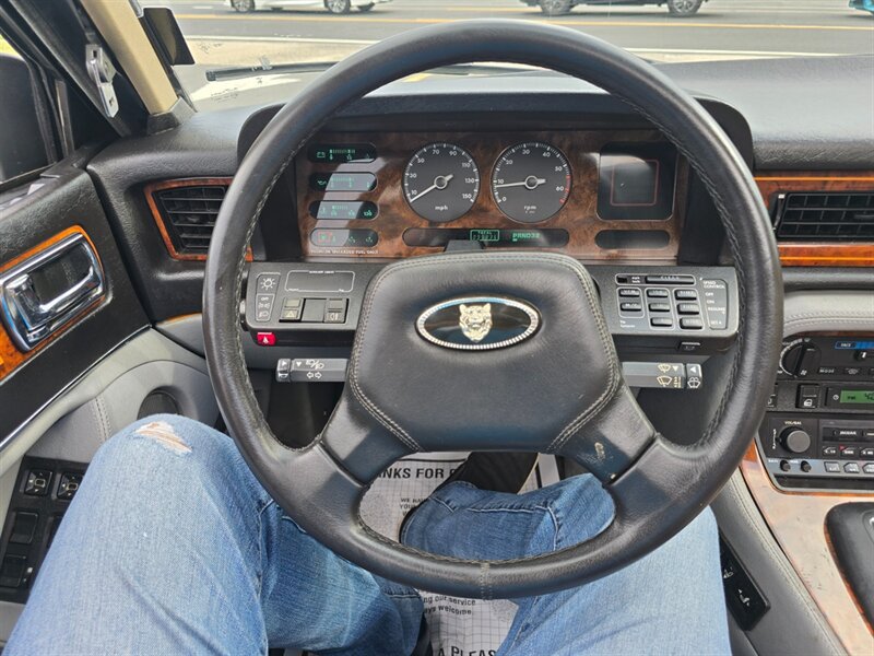 Used 1989 Jaguar XJ6 RWD image 10