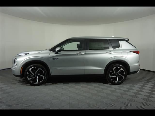 Used 2025 Mitsubishi Outlander SE AWD/4WD image 4