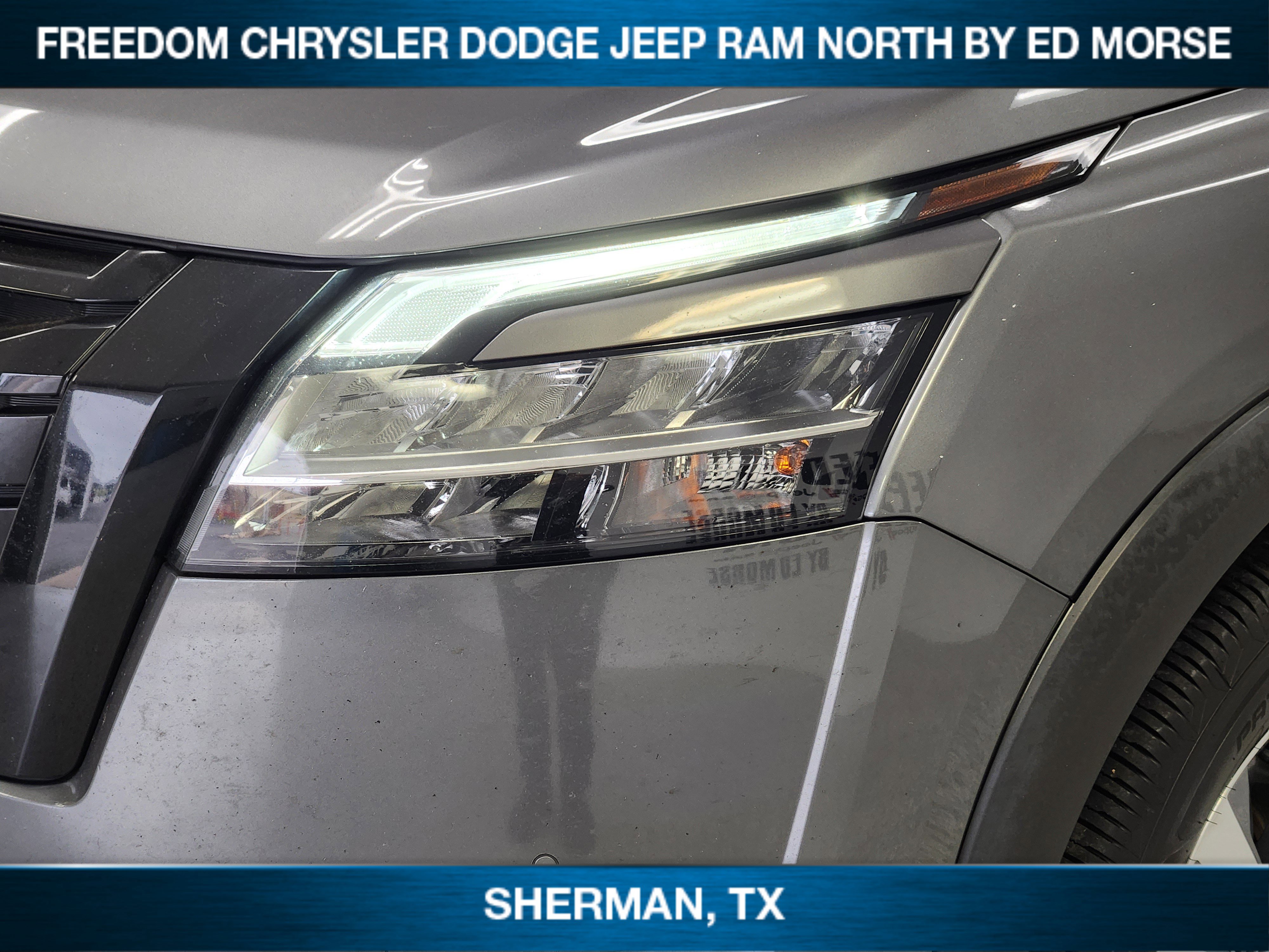 Used 2023 Nissan Pathfinder SL w/ Black Appearance Package FWD image 5