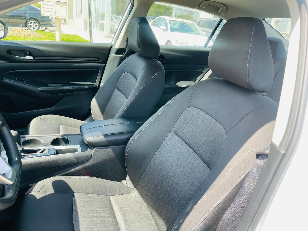Used 2025 Nissan Altima 2.5 SV image 16