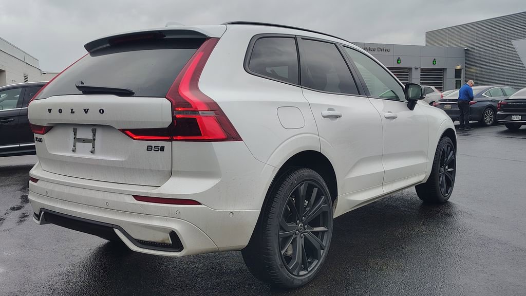 New 2026 Volvo XC60 B5 Ultra w/ Climate Package image 3