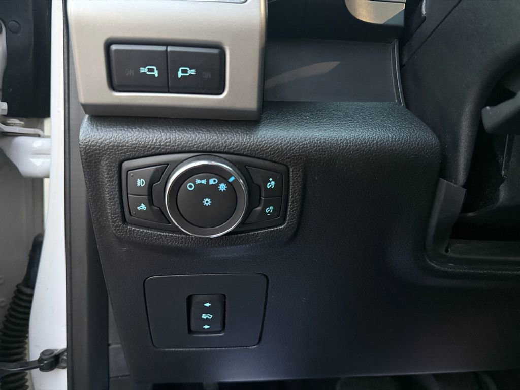 Used 2015 Ford F150 Lariat image 16