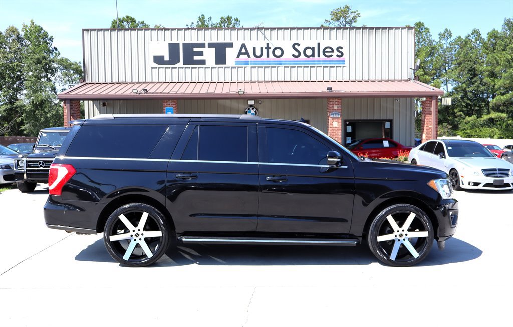 Used 2018 Ford Expedition Max XLT w/ Equipment Group 202A AWD/4WD image 8