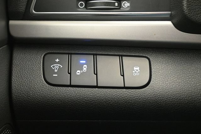 Used 2018 Hyundai Elantra Value Edition FWD image 25