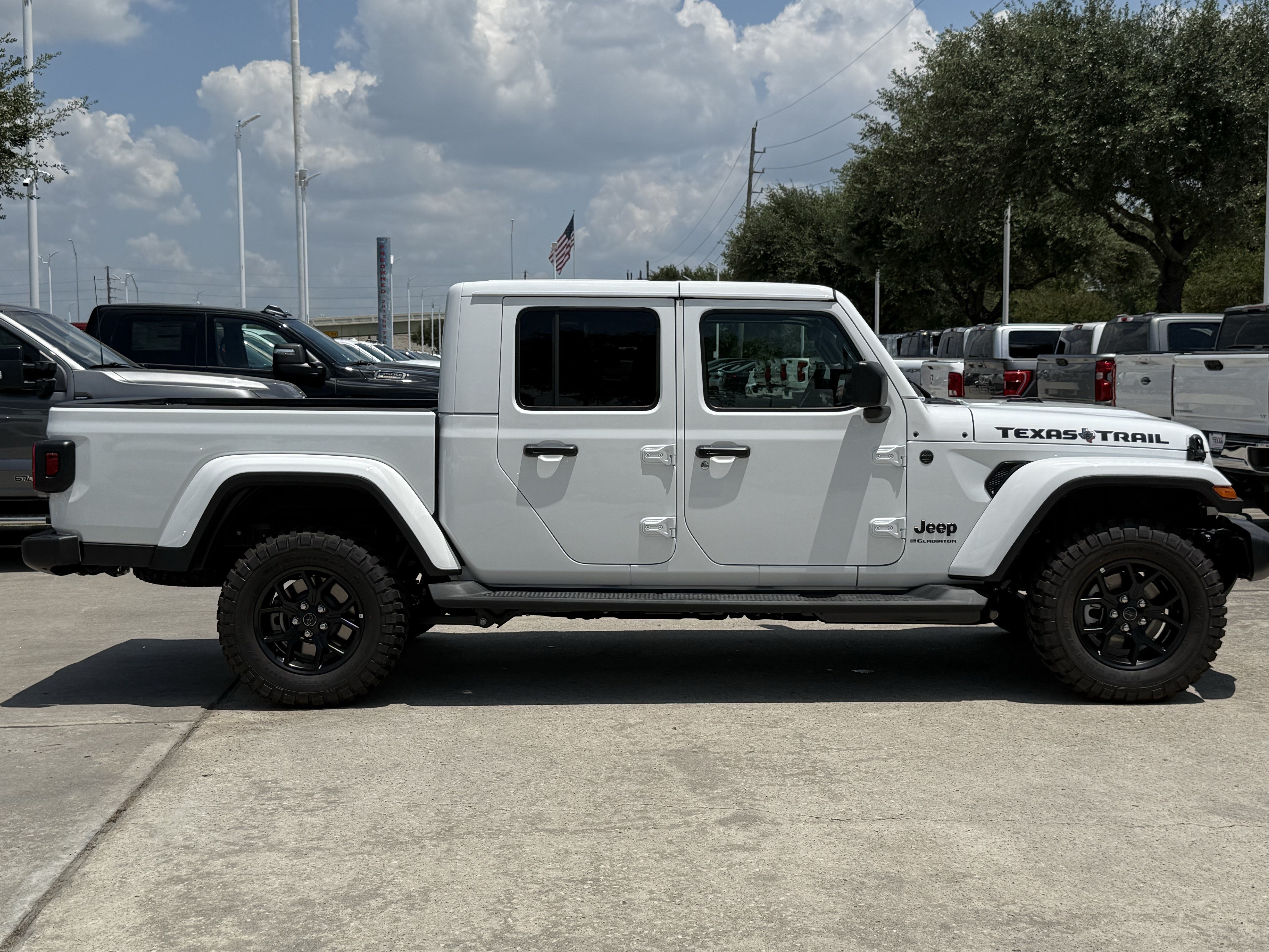 New 2026 Jeep Gladiator Sport AWD/4WD image 3
