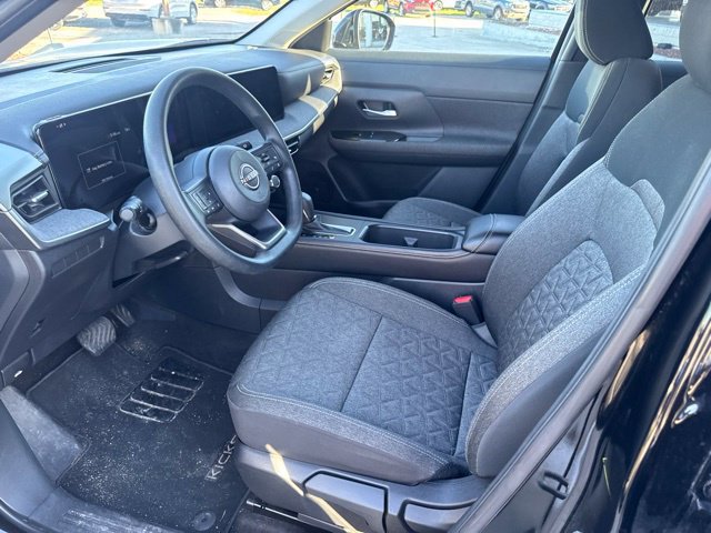 Used 2025 Nissan Kicks SV AWD/4WD image 19