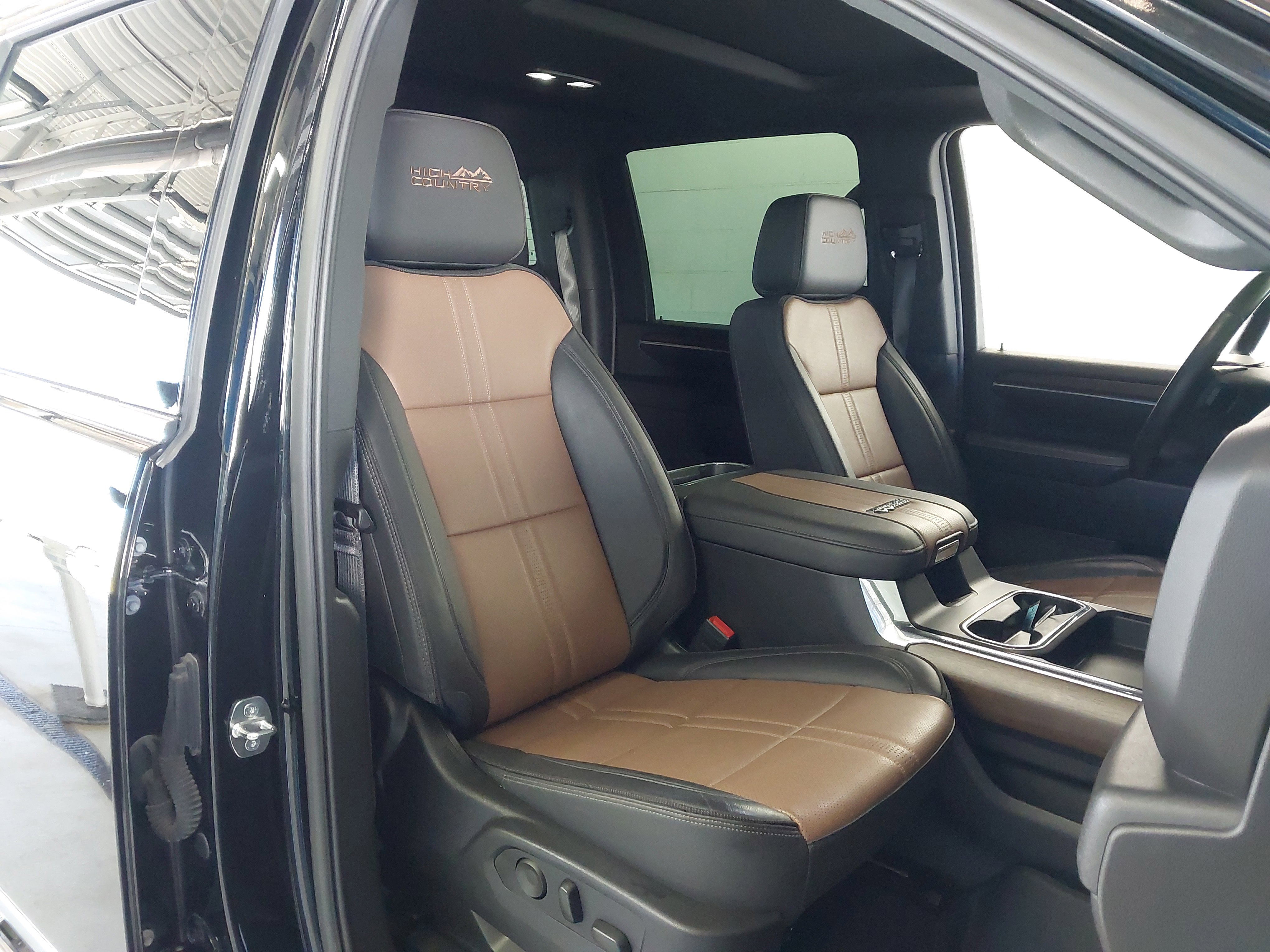 Used 2024 Chevrolet Silverado 2500 High Country w/ High Country Premium Package AWD/4WD image 28
