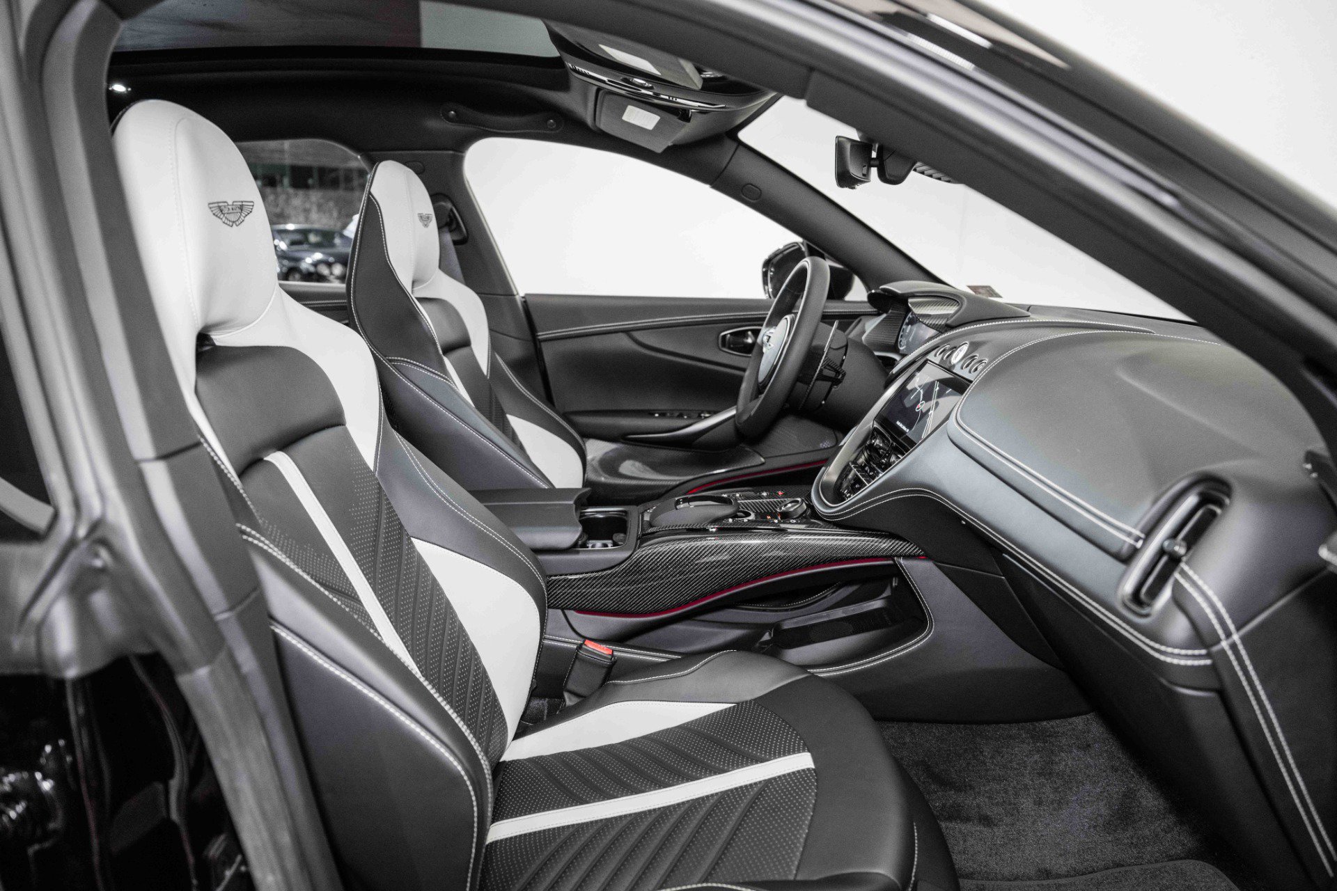 Used 2024 Aston Martin DBX 707 image 20