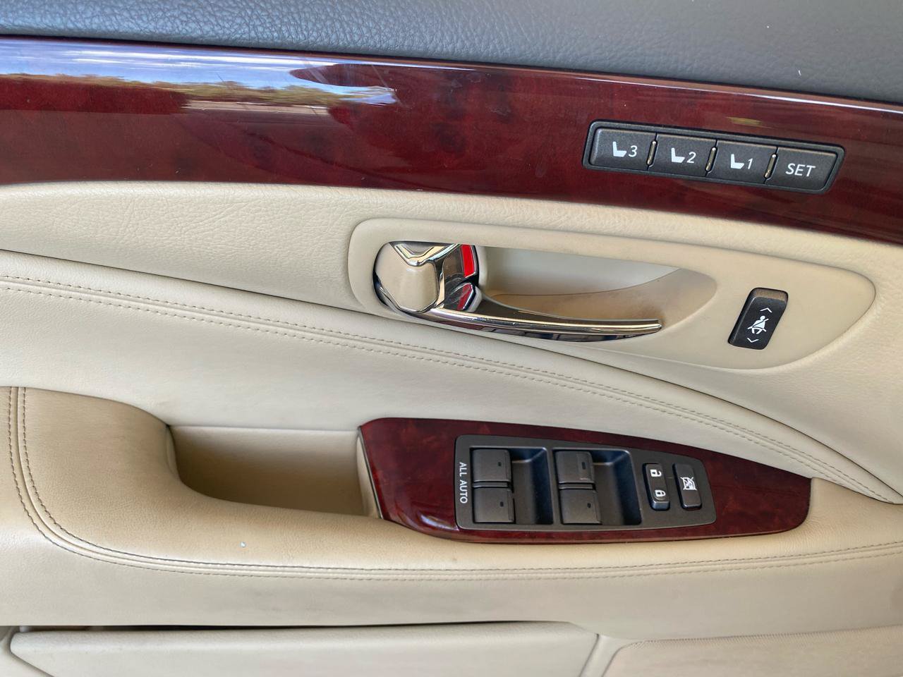 Used 2007 Lexus LS 460 L RWD image 10