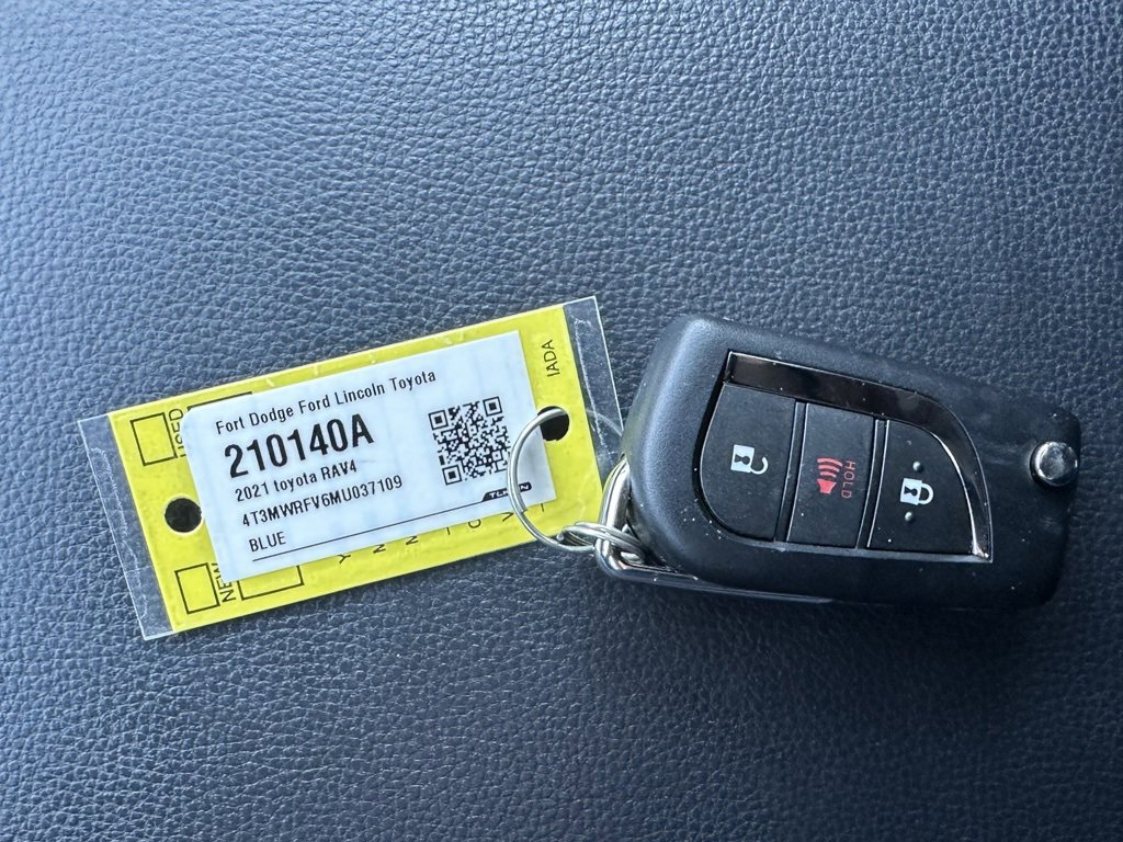 Used 2021 Toyota RAV4 LE image 35