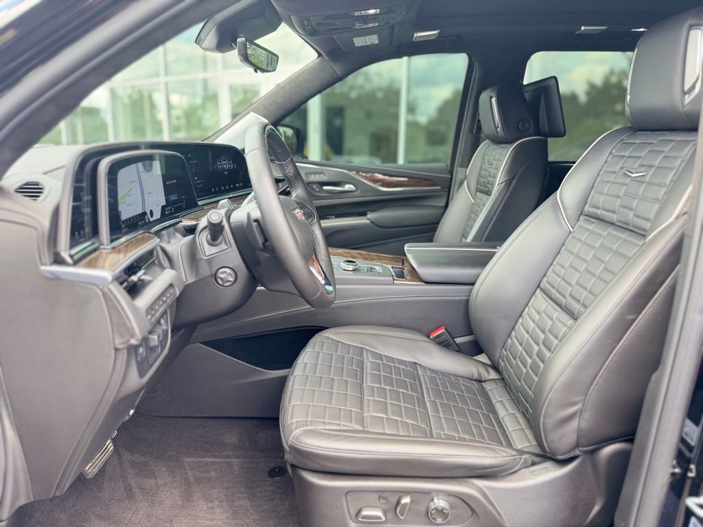 Used 2024 Cadillac Escalade ESV Sport Platinum w/ LPO, ONYX Package image 18