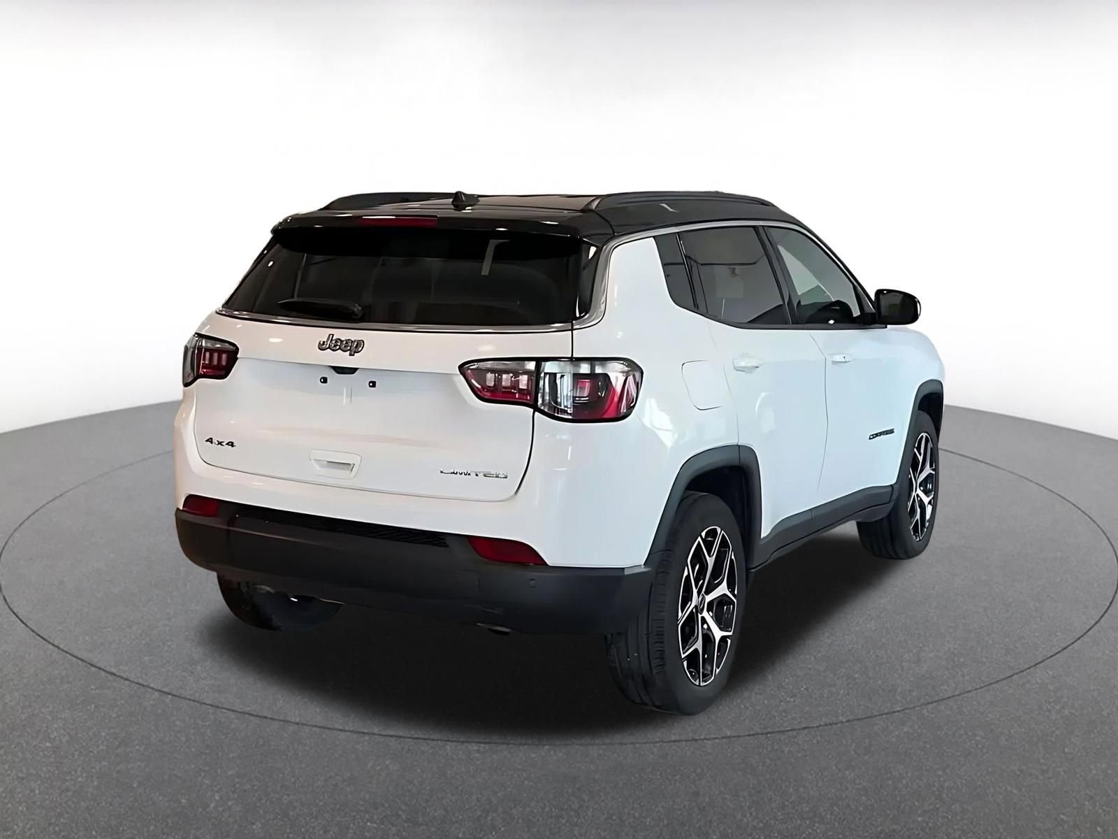 Used 2025 Jeep Compass Limited image 14