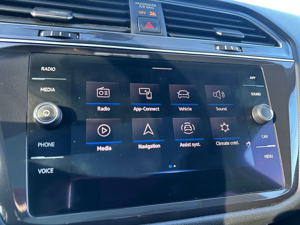Used 2022 Volkswagen Tiguan SE image 9