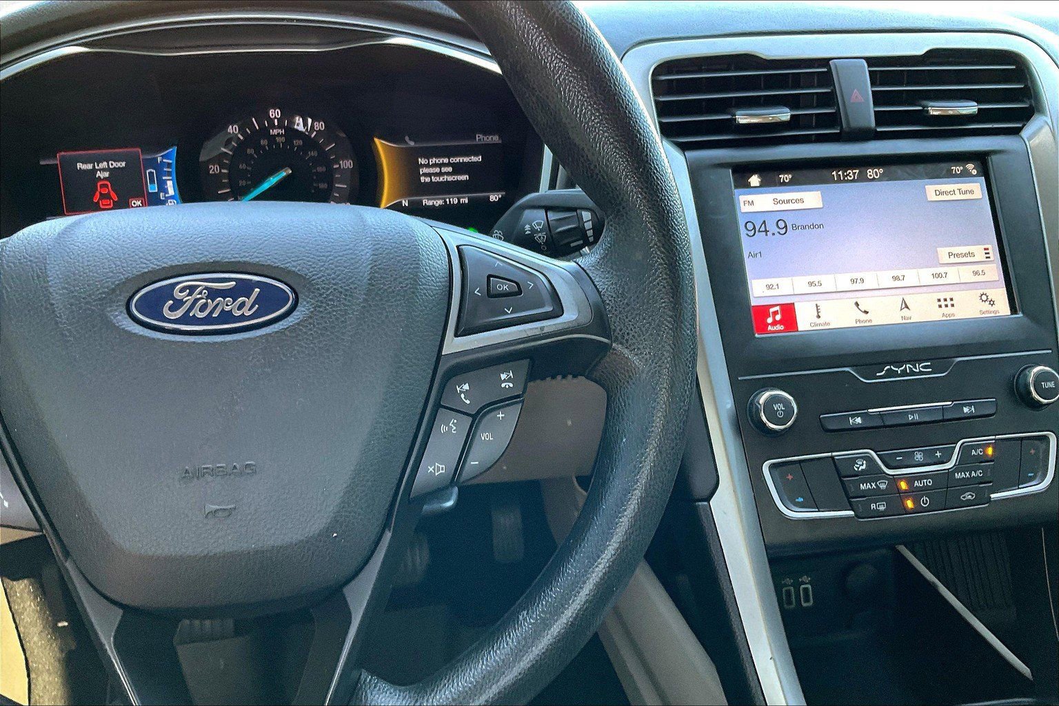 Used 2019 Ford Fusion SE image 24