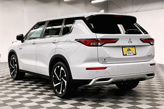 Used 2024 Mitsubishi Outlander SE video 2