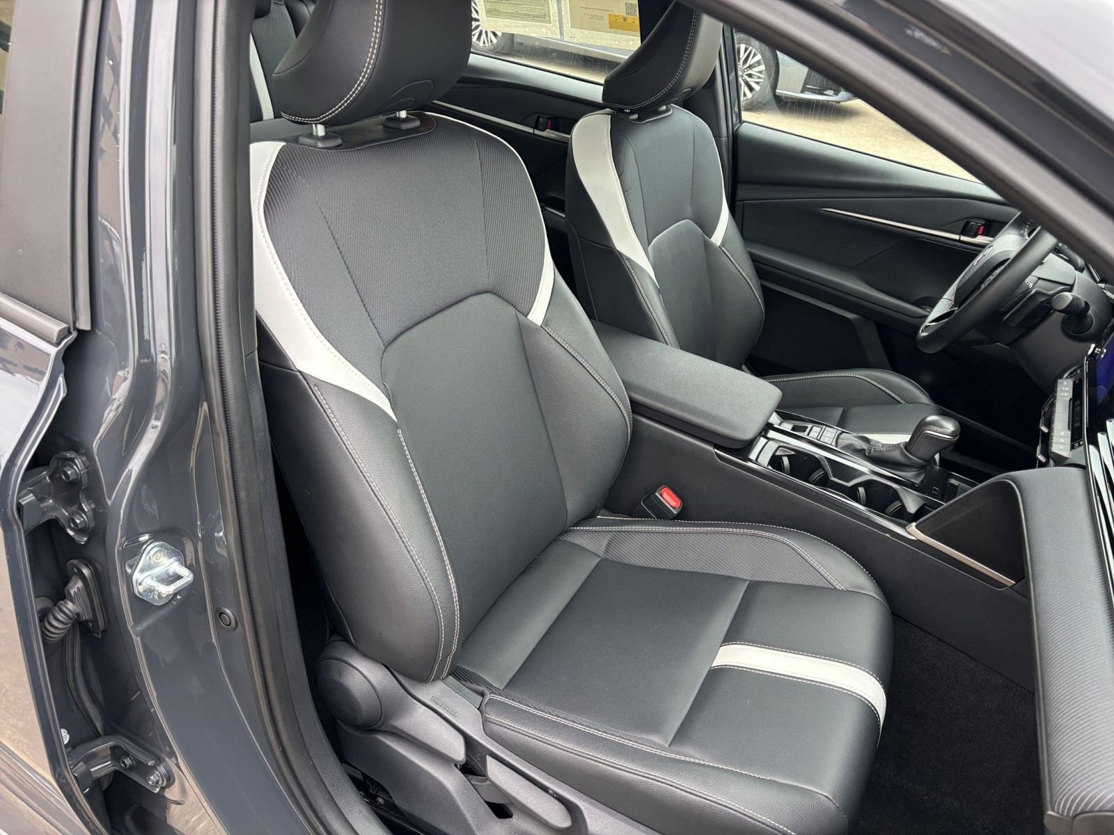 Used 2025 Toyota Camry SE FWD image 36