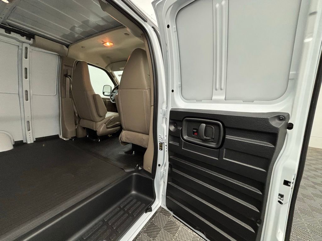 New 2025 GMC Savana 2500 w/ Driver Convenience Package image 31