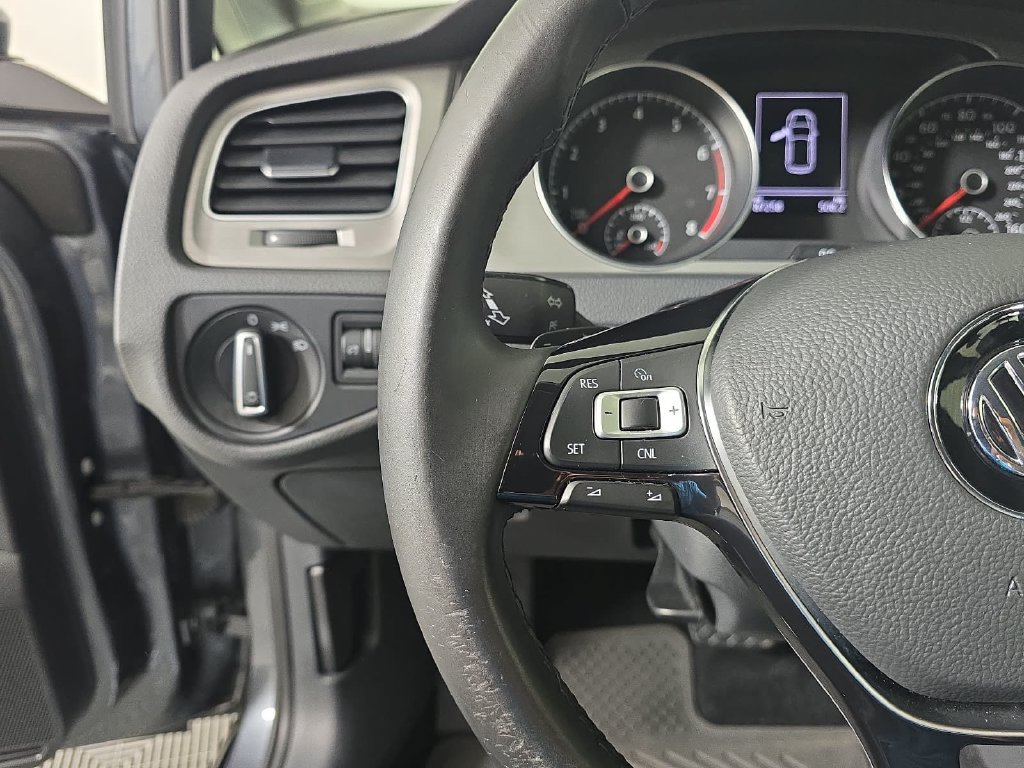 Used 2016 Volkswagen Golf S FWD image 13