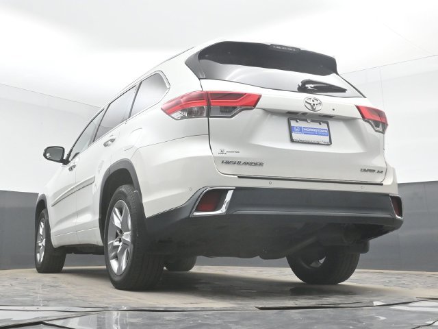 Used 2017 Toyota Highlander Limited AWD/4WD image 32