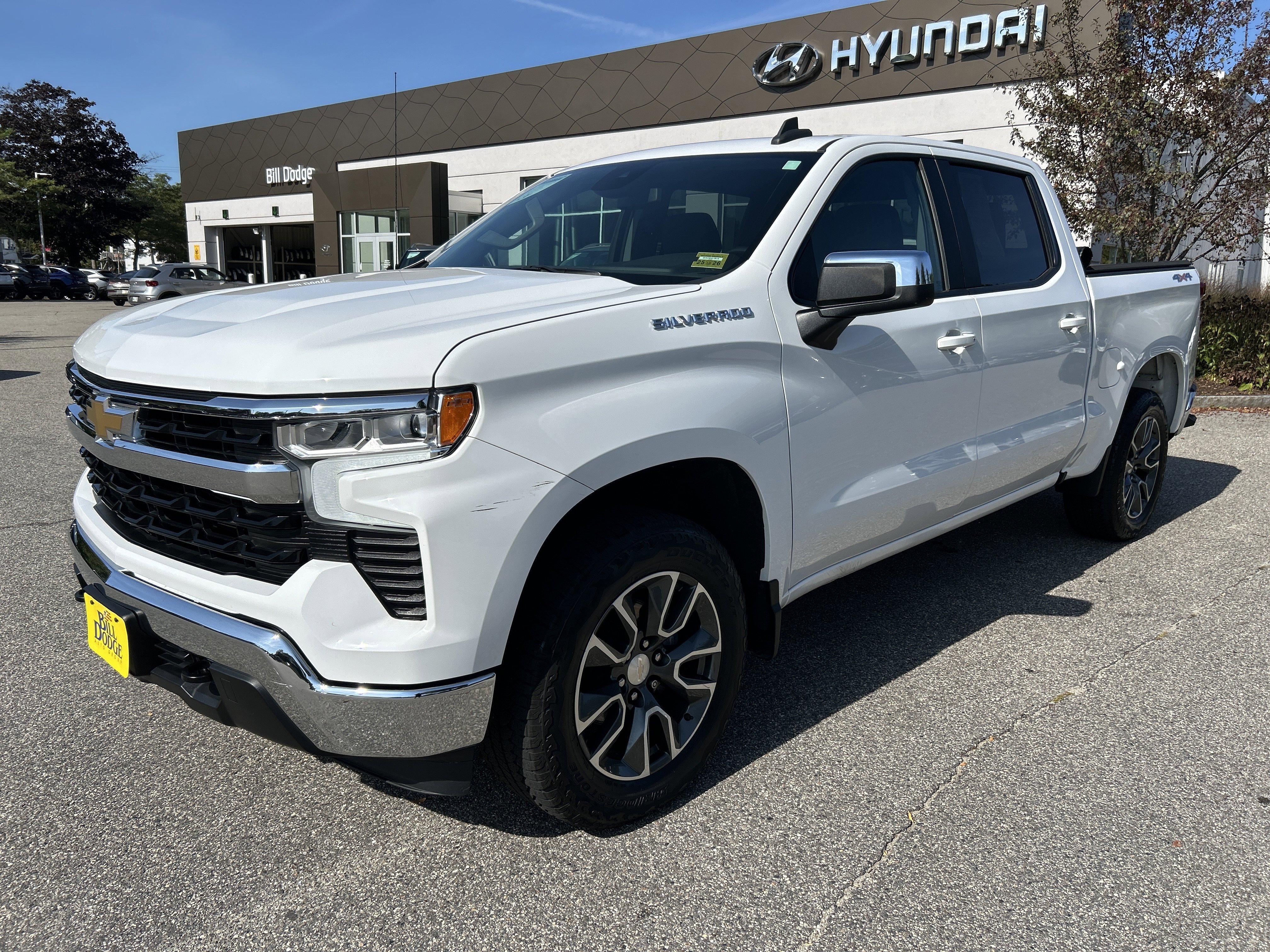 Used 2022 Chevrolet Silverado 1500 LT image 1