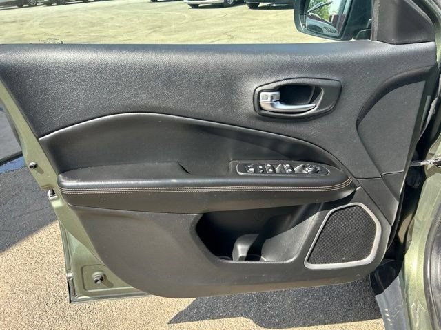 Used 2019 Jeep Compass Limited AWD/4WD image 9