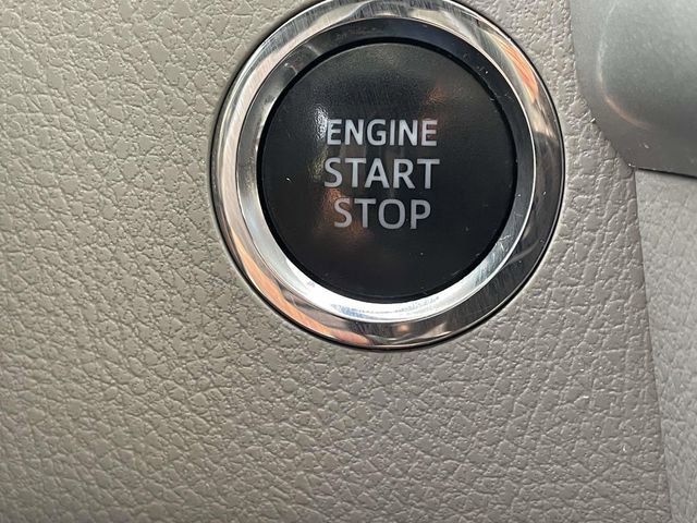 Used 2016 Toyota Highlander Limited image 25