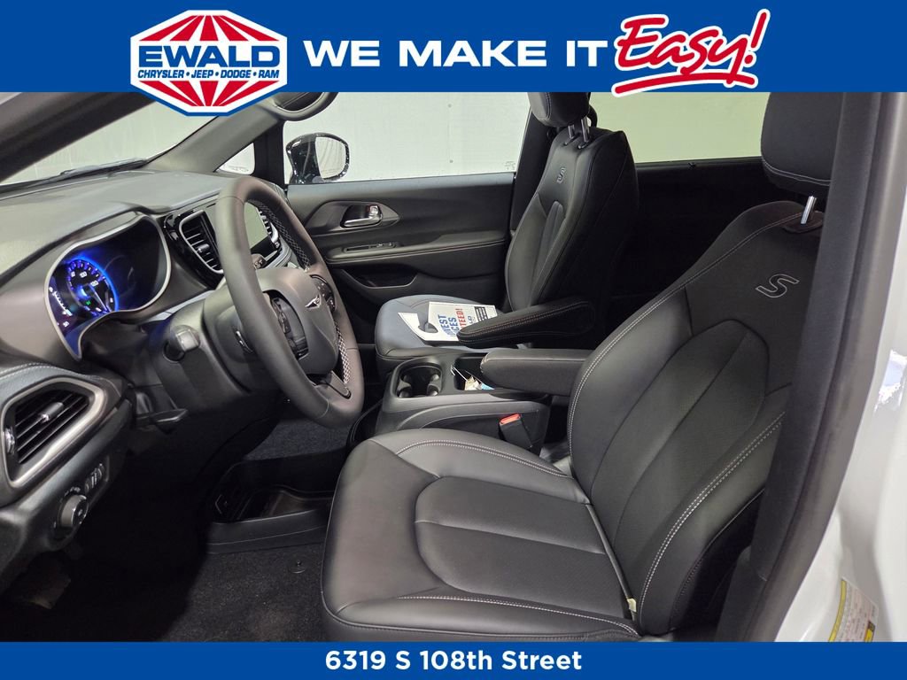 New 2026 Chrysler Pacifica Select w/ S Appearance Package image 7